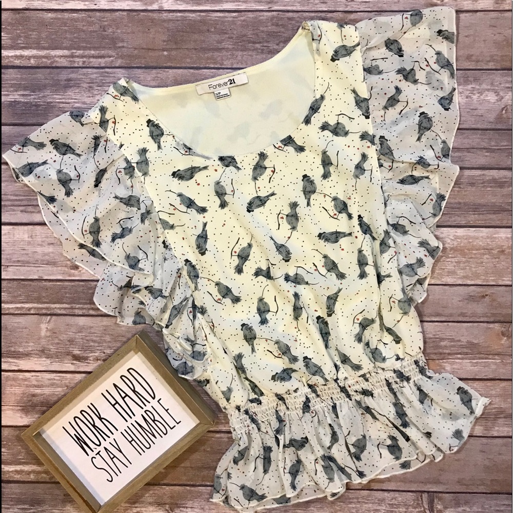 FOREVER 21 Top flutter sleeves with birds